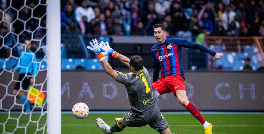 موعد مباراة برشلونة وريال بيتيس بالدوري الإسباني والقنوات الناقلة