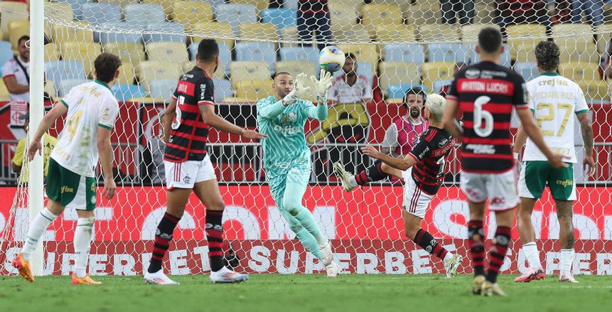 قمة من العيار الثقيل بين فلامنجو وساوباولو في الدوري البرازيلي
