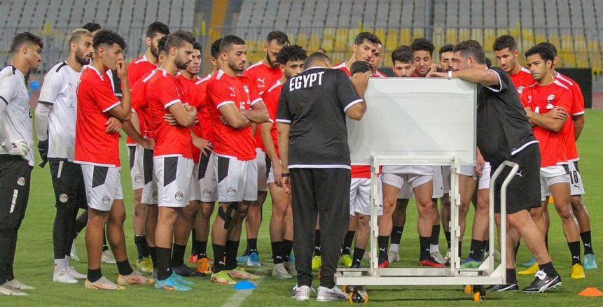 روي فيتوريا يرفض استدعاء «بديل» لـ عماد دونجا في معسكر المنتخب