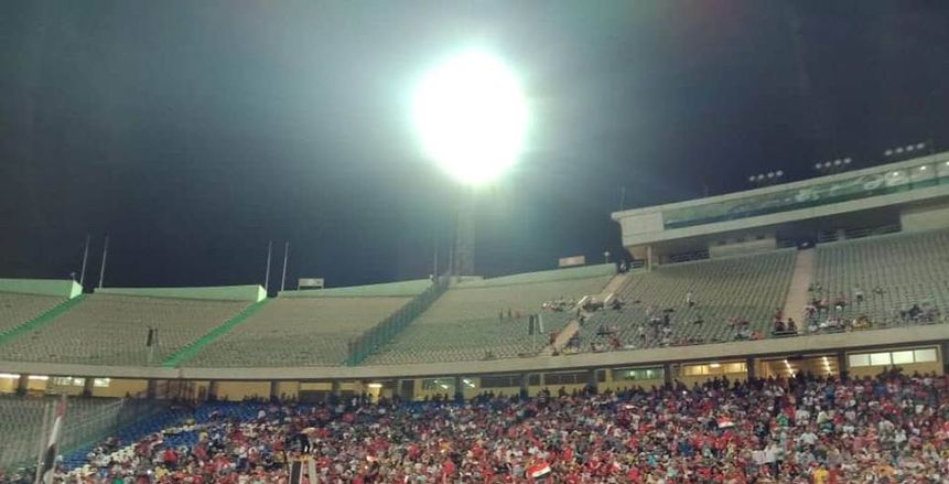 الفنان أمير كرارة يحضر مران المنتخب الأخير قبل السفر إلى روسيا