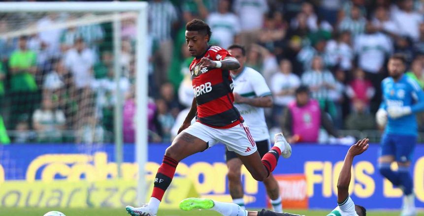 فوز مثير لفلامنجو على كوريتيبا في الدوري البرازيلي