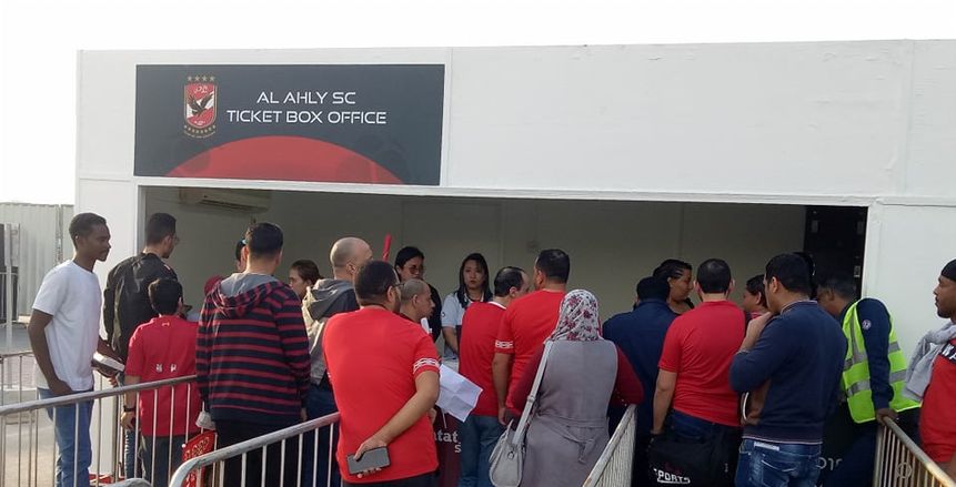صور.. جماهير القطبين تتوافد على ملعب محمد بن زايد
