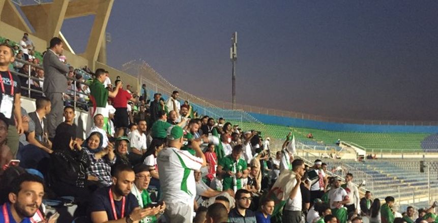 الجماهير الجزائرية تحيي ذكرى شهداء الزمالك