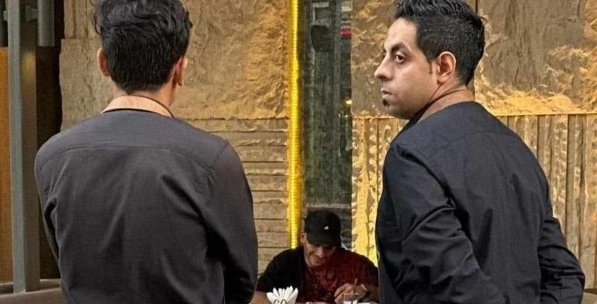 حكاية صورة أثارت الجدل.. «زيزو» يوقع على عقود وجماهير الزمالك تترقب