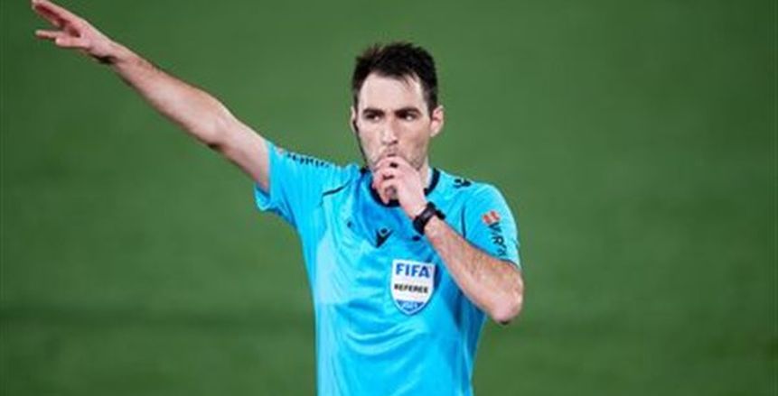 من هو أليخاندرو مونييز حكم «الديربي» بين الأهلي والزمالك؟