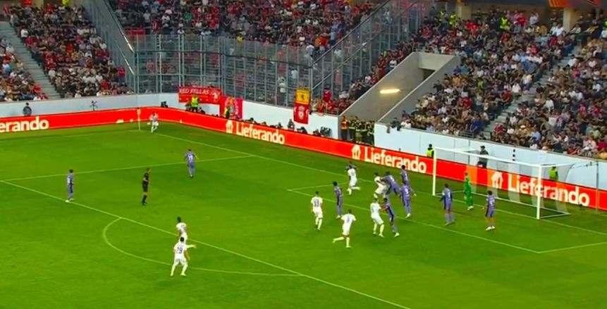 محمد صلاح يسجل ويقود ليفربول لثلاثية في لاسك لينز بالدوري الأوروبي