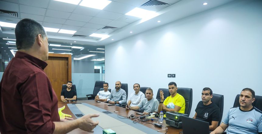 بحضور حكم الأزمة.. رويز يجتمع بحكام الجولة الثانية في الدوري لتقييم أدائهم