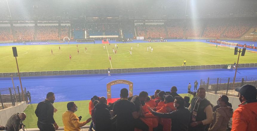 عاجل.. أمير مرتضى وجهاز الزمالك يعتدون على الصحفيين (صور)