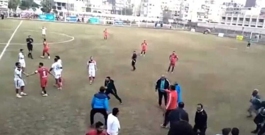"حرب شوارع" في دوري القسم الثالث (صور)