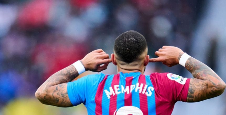 ديباي يقود هجوم برشلونة أمام جالاتا سراي في الدوري الأوروبي