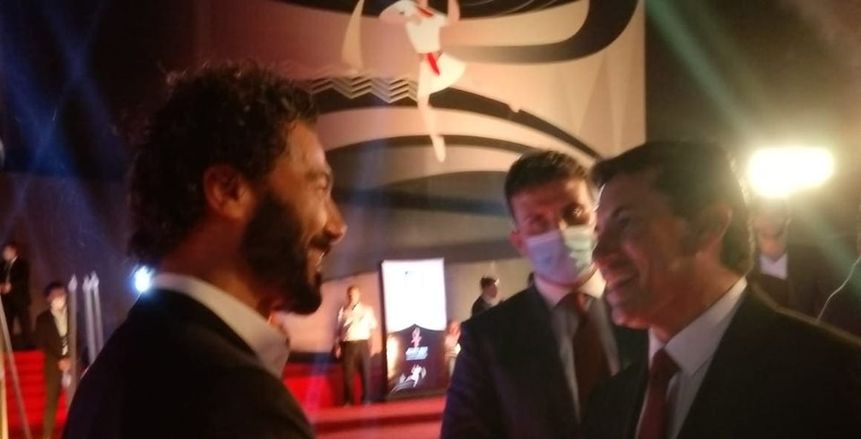 وزير الرياضة يحتفي بالفنان خالد النبوي