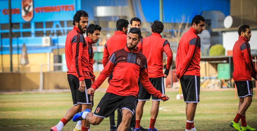 تدريبات تأهيلية لخماسي الأهلي على هامش مران الفريق