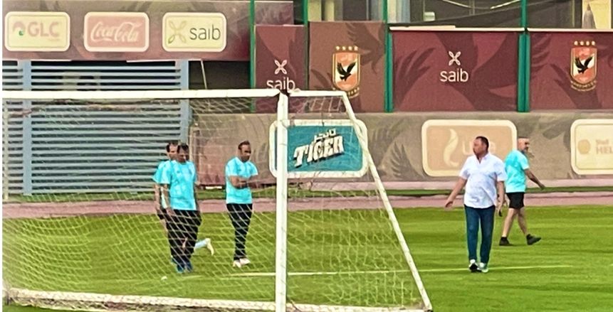 الخطيب يحضر مران الأهلي لدعم سامي قمصان واللاعبين بعد رحيل موسيماني