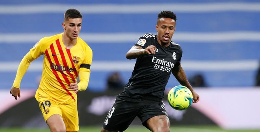 برشلونة يضرب ريال مدريد بهدفين في شوط أول كتالوني بـ«كلاسيكو الأرض»