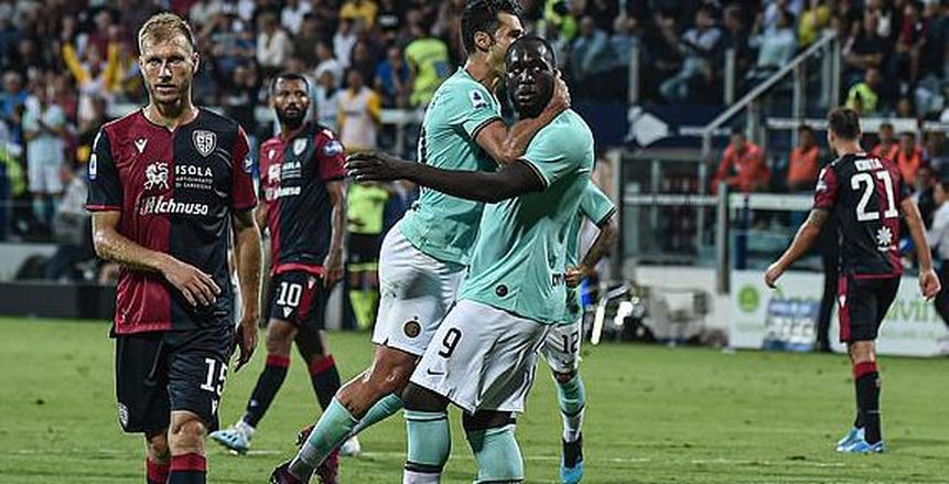 مشجعي إنتر ميلان يدافعون عن جماهير كالياري بعد واقعة العنصرية ضد لوكاكاو