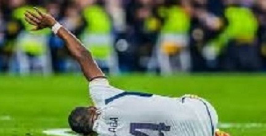 صدمة ديفيد ألابا تجبر ريال مدريد على تكثيف المفاوضات مع مدافع ليل