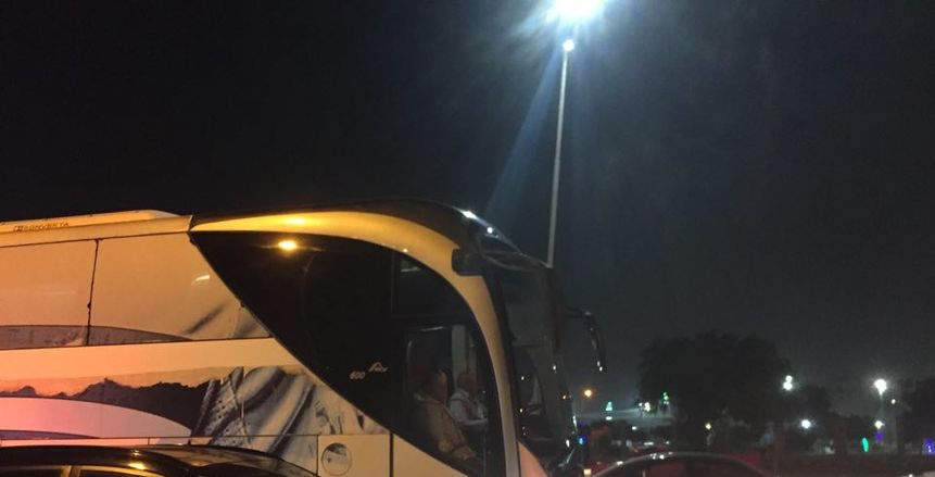 وصول الزمالك وإنبي لستاد السلام.. والأبيض يتفقد أرضية الملعب
