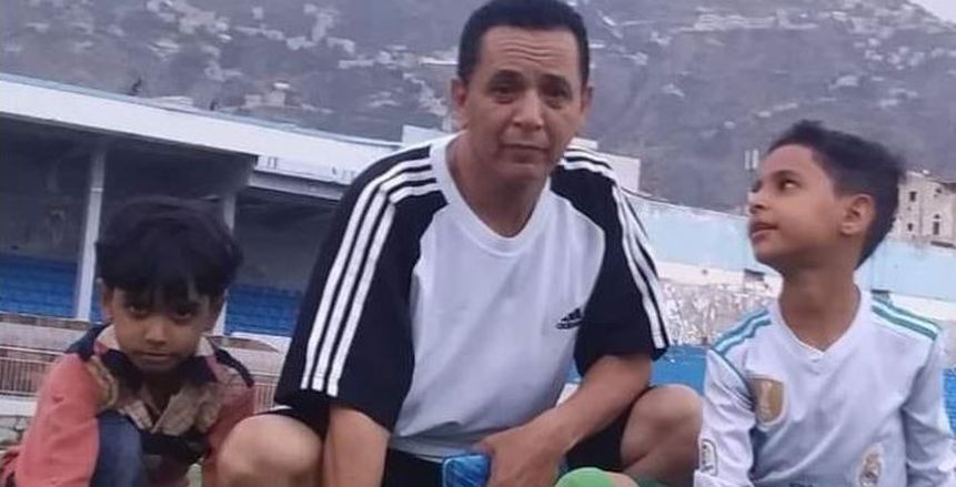 مقتل لاعب كرة قدم ونجله بسبب قذيفة على ملعب الأهلي اليمني (صورة)