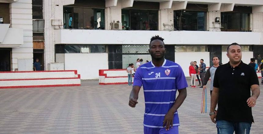 مرتضى منصور يعلن تجديد عقد رزاق سيسيه مع الزمالك