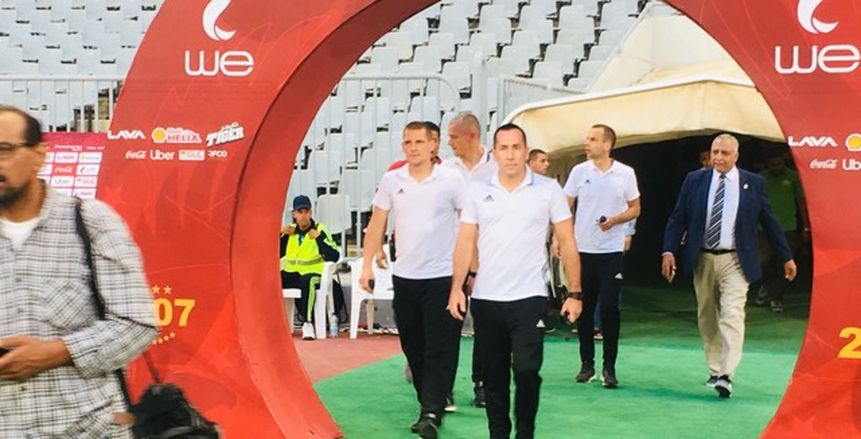 القمة 118.. بالصور.. حكام القمة وسيد عبدالحفيظ يتفقدون ملعب برج العرب