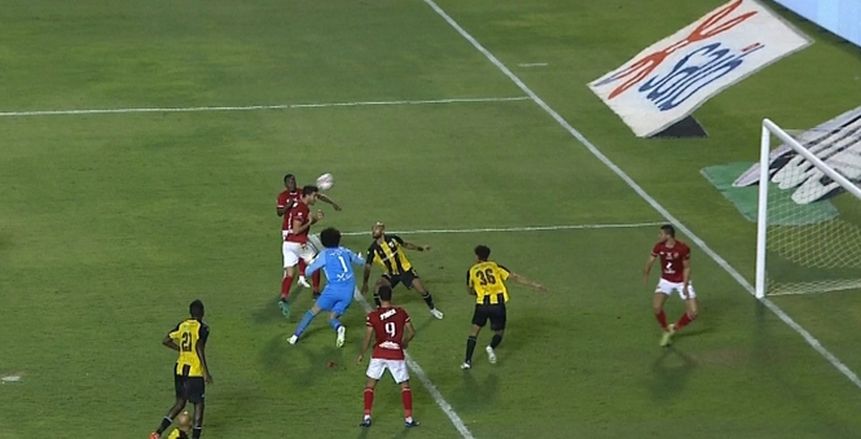 هدف الأهلي الملغي وطرد وركلة جزاء.. اختلاف 4 حكام على قرارات محمد عادل