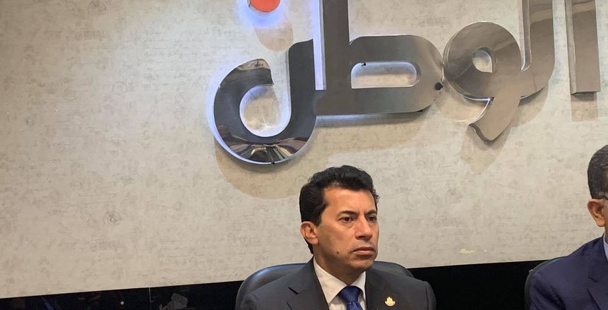 وزير الرياضة: قمة الأهلي والزمالك فرصة لتطبيق «مصر أولا» لنبذ التعصب.. ونراهن على دور الإعلام (حوار)