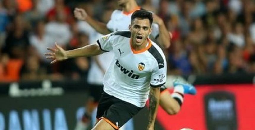 برشلونة يستفسر من فالنسيا عن سعر جوميز لتعويض رحيل سواريز