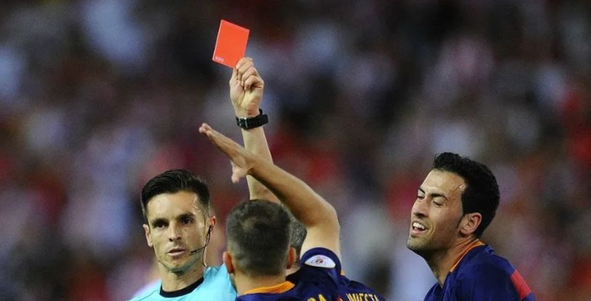 اتحاد الكرة يعلن تعيين طاقم تحكيم إسباني لمباراة الأهلي وبيراميدز