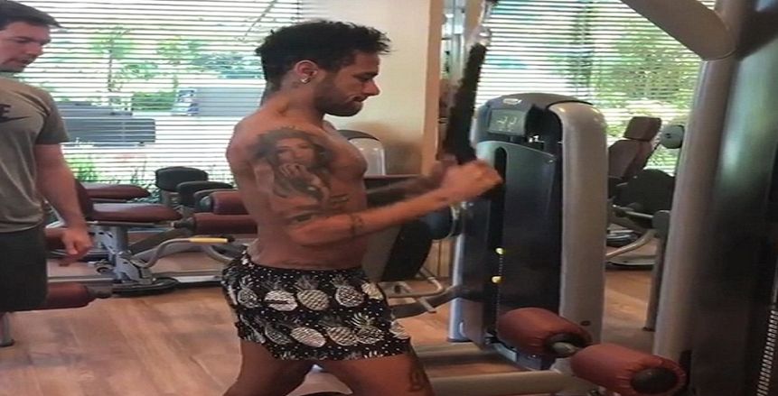 بالصور| «نيمار» يواصل تدريباته التأهيلية على قدم وساق من أجل المونديال