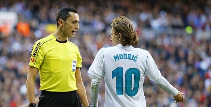سانشيز مارتينيز حكما لكلاسيكو ريال مدريد وبرشلونة في الدوري الإسباني