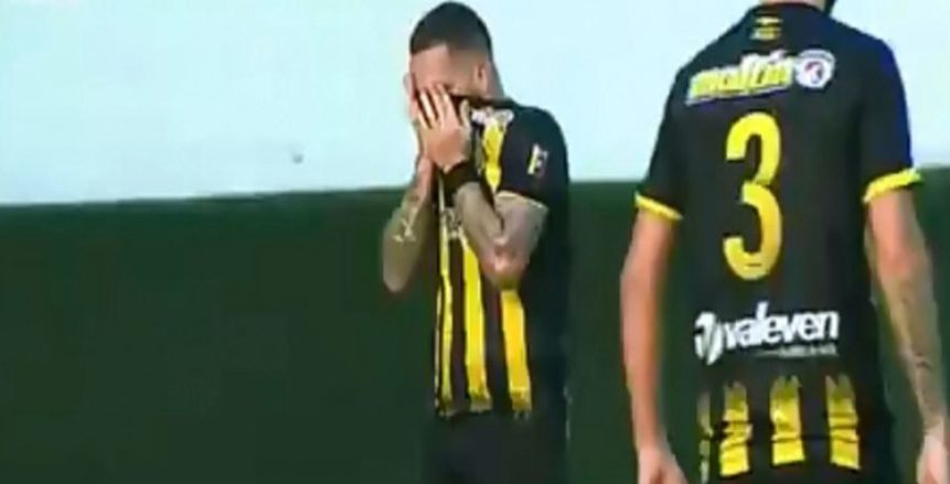 فيديو.. الابن يبكي بعد قتل والده كرويا بهدف +90