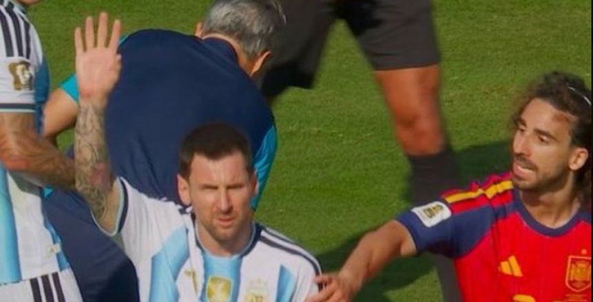 لقطة لم يُلتفت لها.. لماذا طالب ليونيل ميسي بطرد لاعب إسبانيا في نهائي المونديال؟