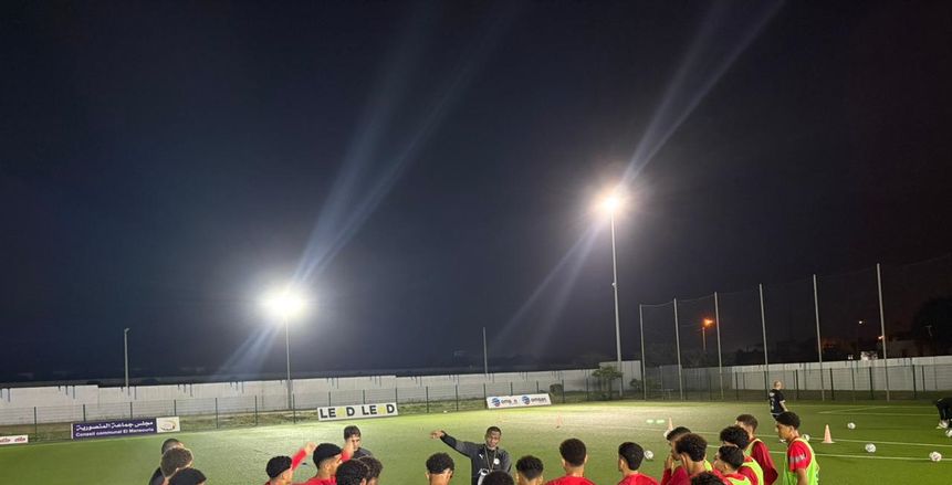إيهاب الكومي يهدي قميص منتخب مصر إلى حميد رياض