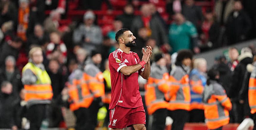 مدافع ليفربول يكشف حقيقة رحيل محمد صلاح بعد موقعة برايتون