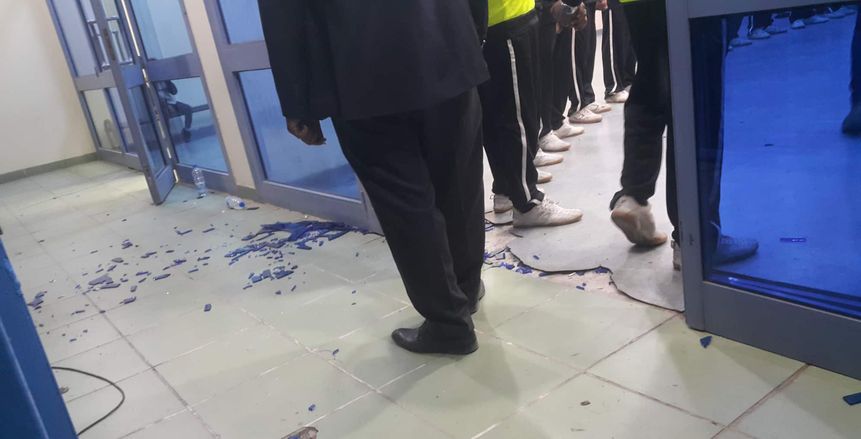 خاص بالفيديو.. خناقات وتكسير زجاج بين لاعبي الأهلي وبيراميدز بعد انتهاء اللقاء