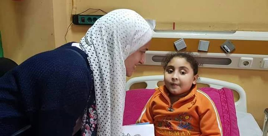 بالصور| هدايا ملاك تزور مستشفى أبو الريش للأطفال