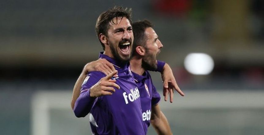 صورة.. انهيار لاعب اسبانيول خلال مباراة ليفانتى فور علمه بوفاة قائد الفيولا