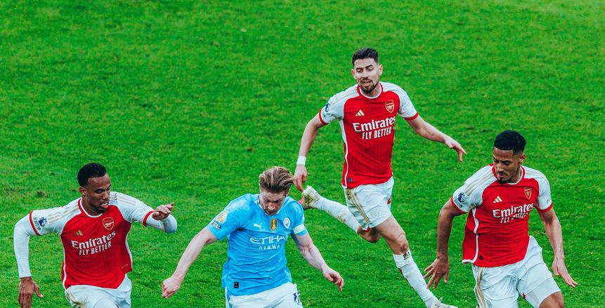مانشستر سيتي يتعادل سلبيا أمام آرسنال ويهدي ليفربول صدارة الدوري