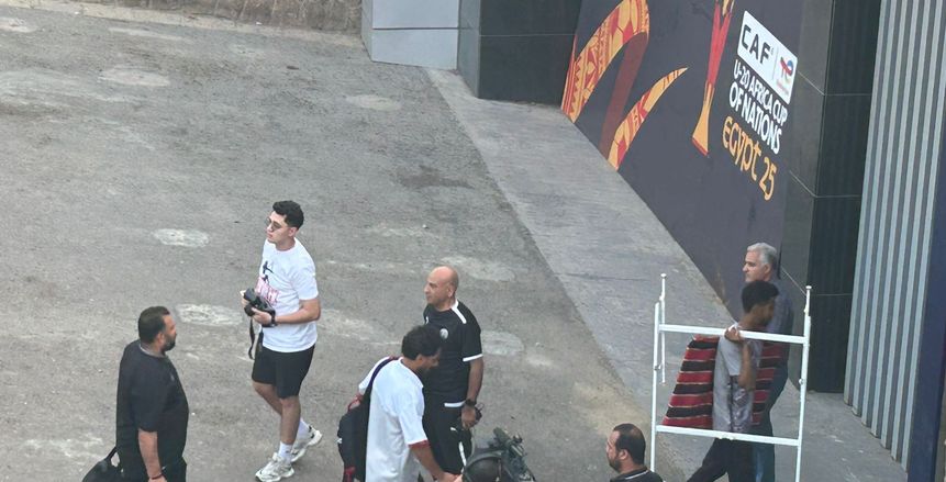 وصول أتوبيس الزمالك لمواجهة بيراميدز.. وظهور أحمد حمدي بعد الإصابة
