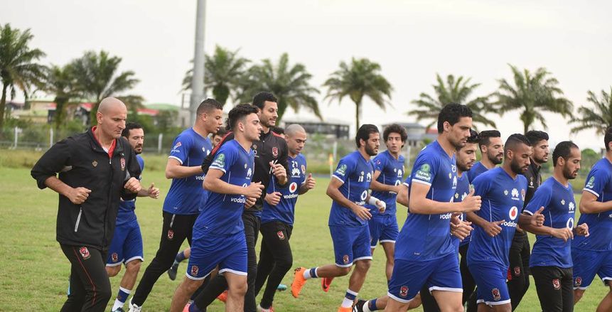 وزير الرياضة الجابوني يحضر مباراة الأهلي ومونانا