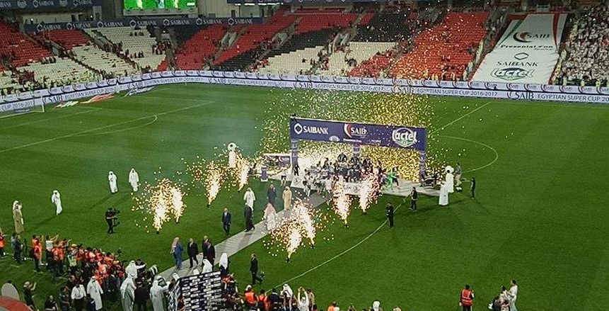 مجلس الزمالك يحتفل بالسوبر مع اللاعبين فى غرف خلع الملابس