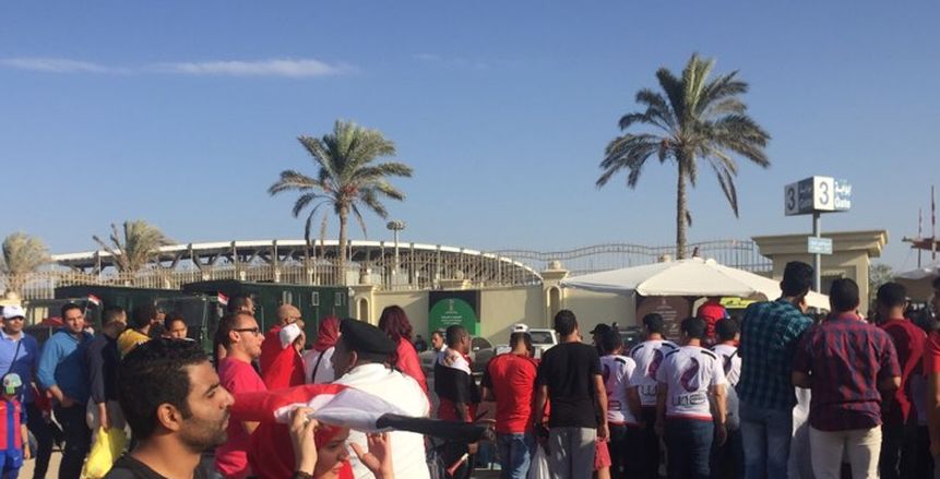 المونديال يا منتخبنا| حالات من الإغماء أمام بوابات برج العرب