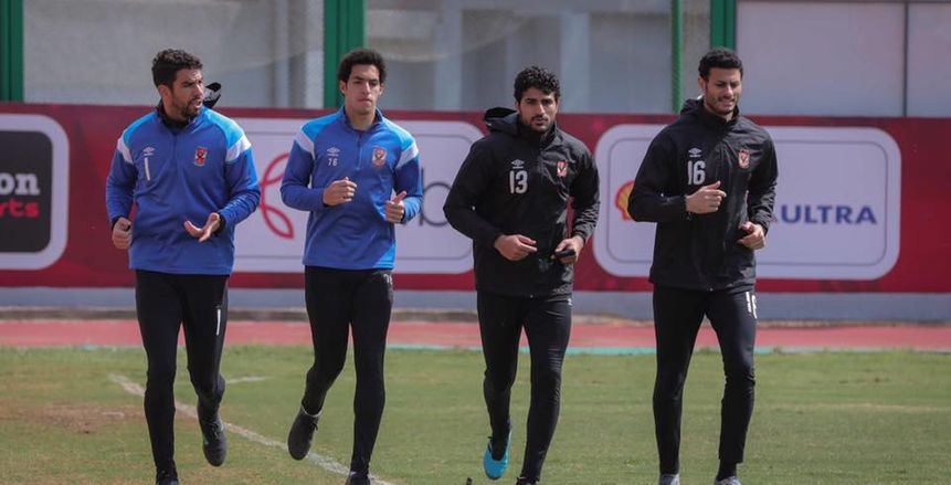 تدريبات إضافية وتأهيل نفسي لحراس الأهلي خلال توقف النشاط الرياضي