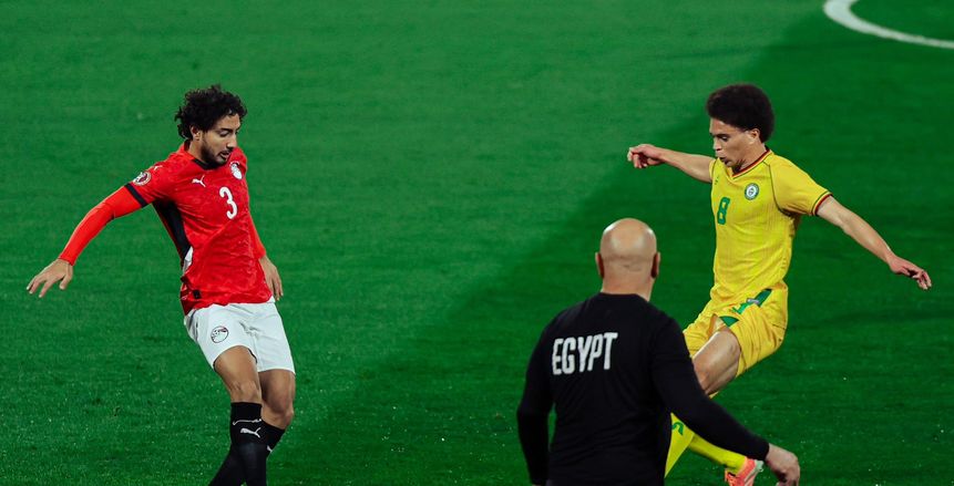 رد فعل حسام حسن مع محمد هاني بعد طرده أمام جنوب أفريقيا