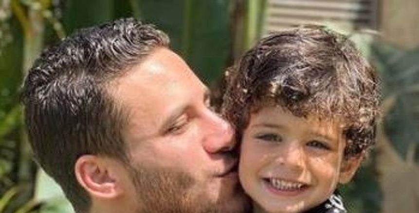 رمضان صبحي ينشر صورته مع ابنه زين في العيد: بقصة شعر جده إكرامي