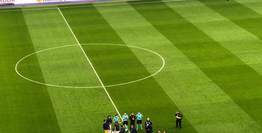 احتفالا ببطل السوبر.. ممر شرفي من لاعبي إشبيلية لريال مدريد