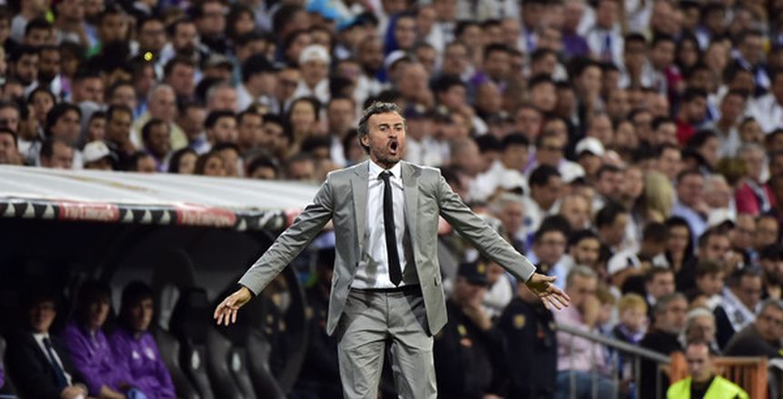 بالصور| برشلونة يحتفل بعيد ميلاد مدربه السابق