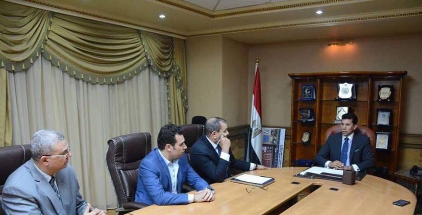 وزيرالرياضة يؤازر الفراعنة بعد الخسارة من أوروجواى