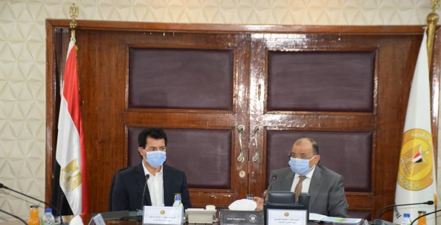 وزيرا الشباب والرياضة والتنمية المحلية يبحثان مشروعات التعاون المشتركة بالمحافظات