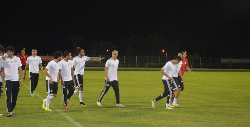 المنتخب يعاين أرضية الملعب قبل المران